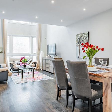 Beautiful Property In Downtown Core Close To Subway Station! Toronto Eksteriør bilde