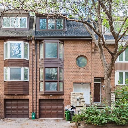 Beautiful Property In Downtown Core Close To Subway Station! Toronto Eksteriør bilde