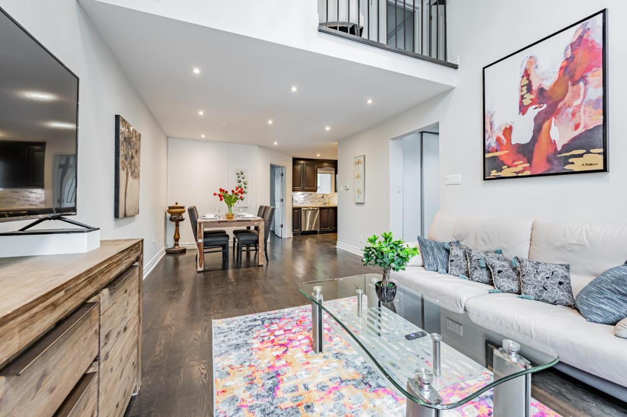 Beautiful Property In Downtown Core Close To Subway Station! Toronto Eksteriør bilde