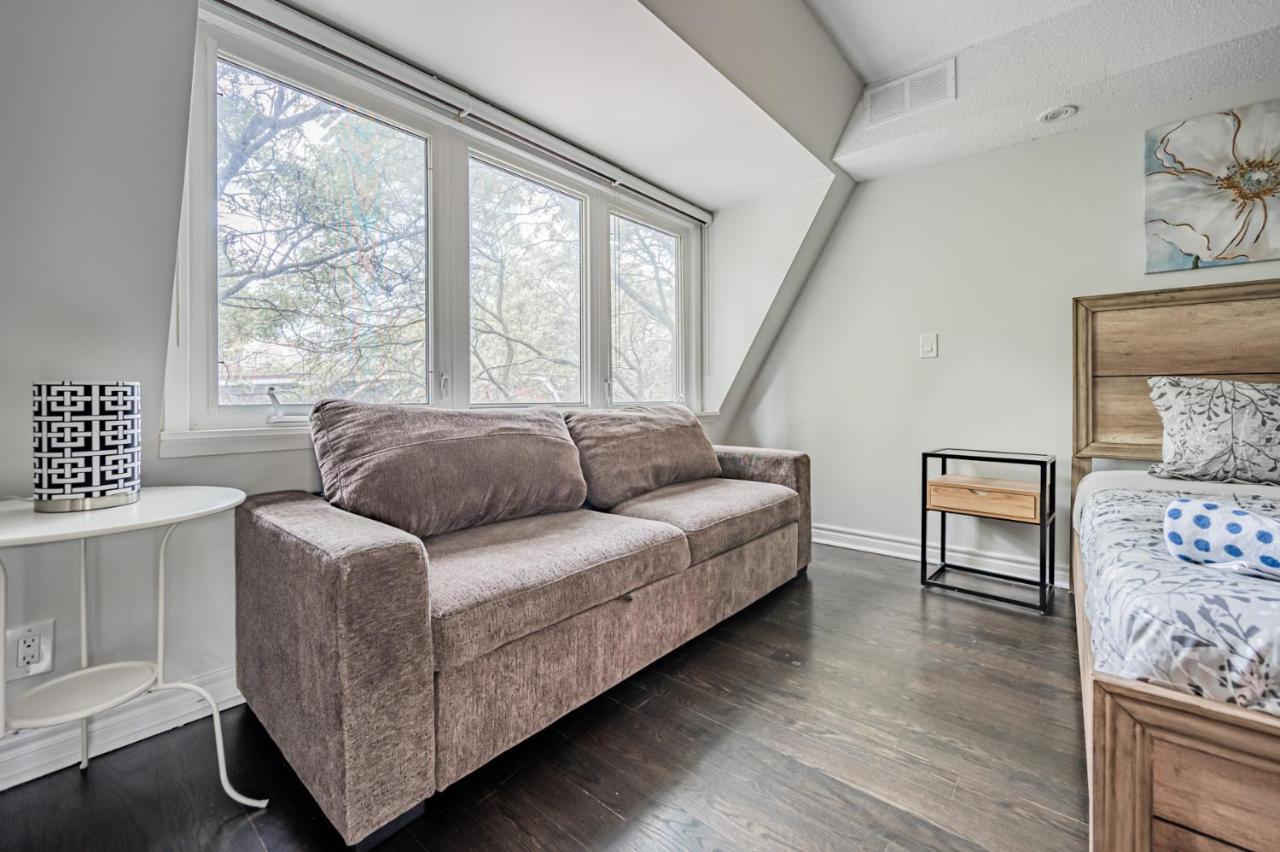 Beautiful Property In Downtown Core Close To Subway Station! Toronto Eksteriør bilde