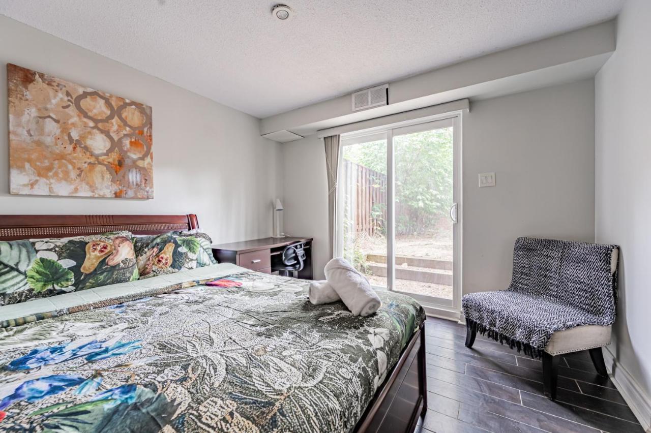 Beautiful Property In Downtown Core Close To Subway Station! Toronto Eksteriør bilde