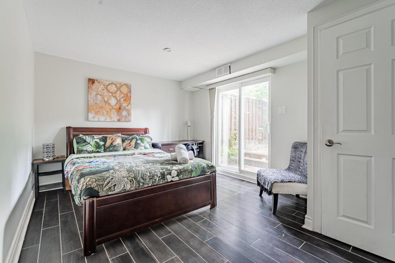 Beautiful Property In Downtown Core Close To Subway Station! Toronto Eksteriør bilde