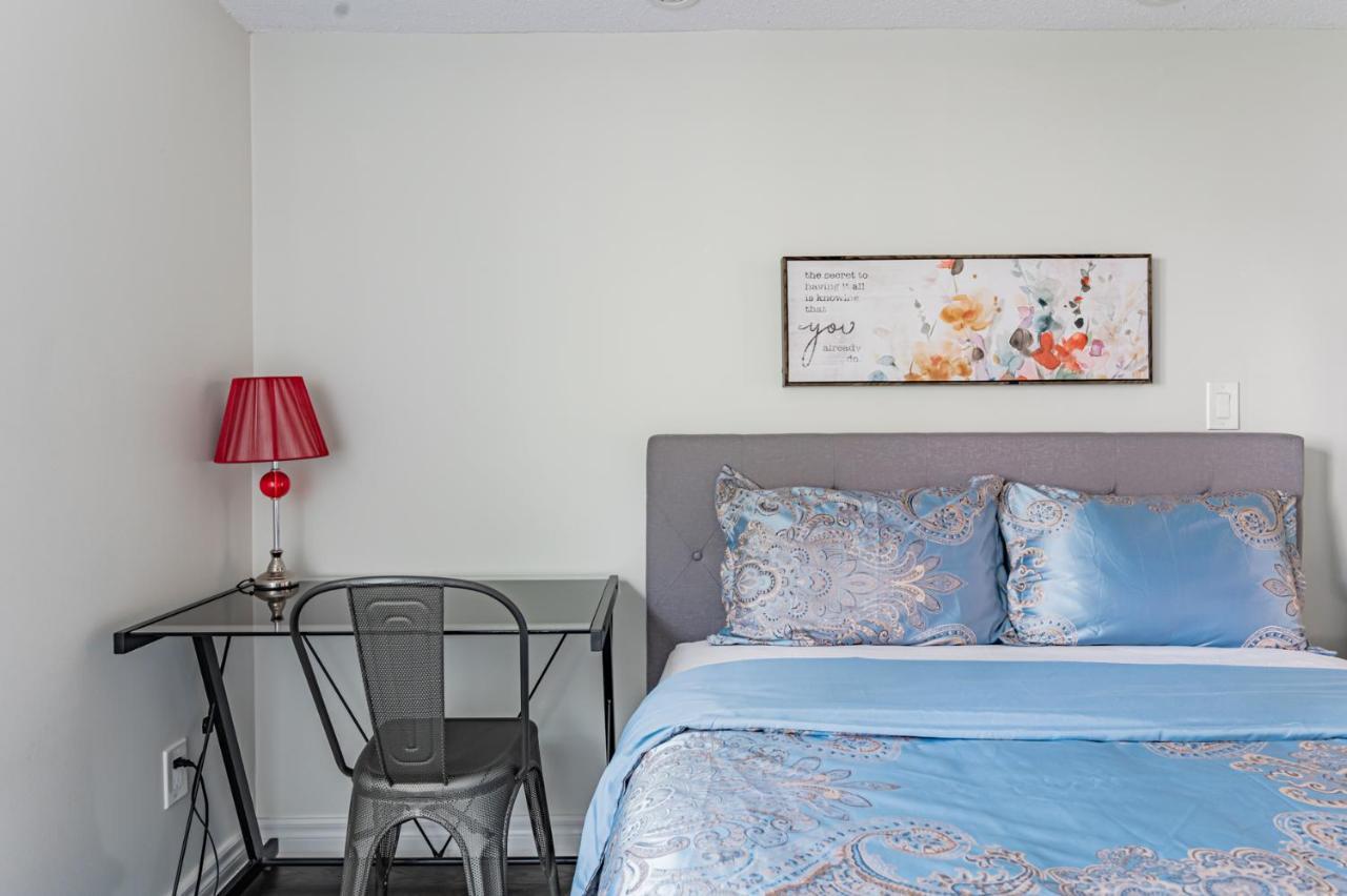 Beautiful Property In Downtown Core Close To Subway Station! Toronto Eksteriør bilde