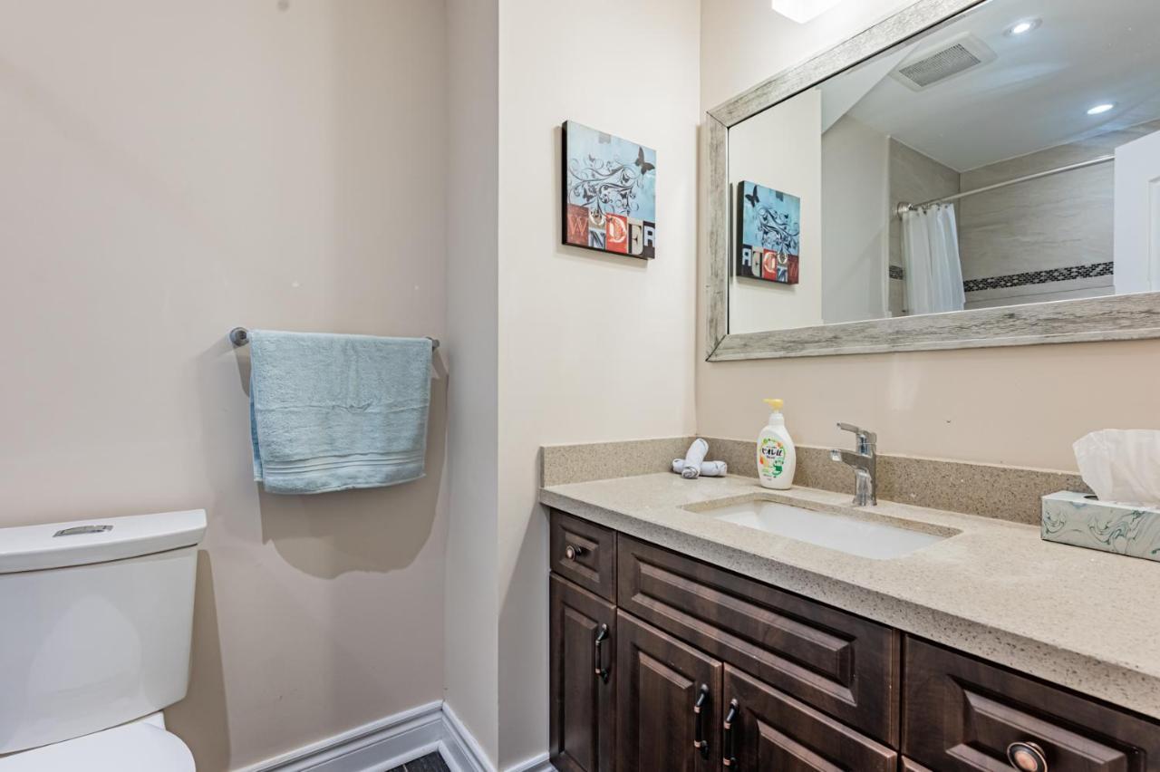 Beautiful Property In Downtown Core Close To Subway Station! Toronto Eksteriør bilde