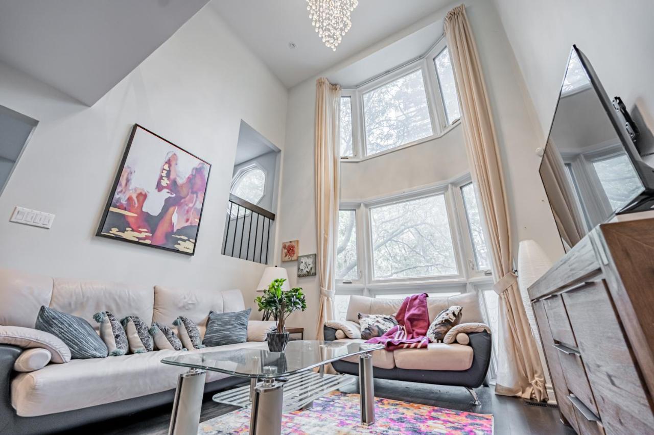 Beautiful Property In Downtown Core Close To Subway Station! Toronto Eksteriør bilde