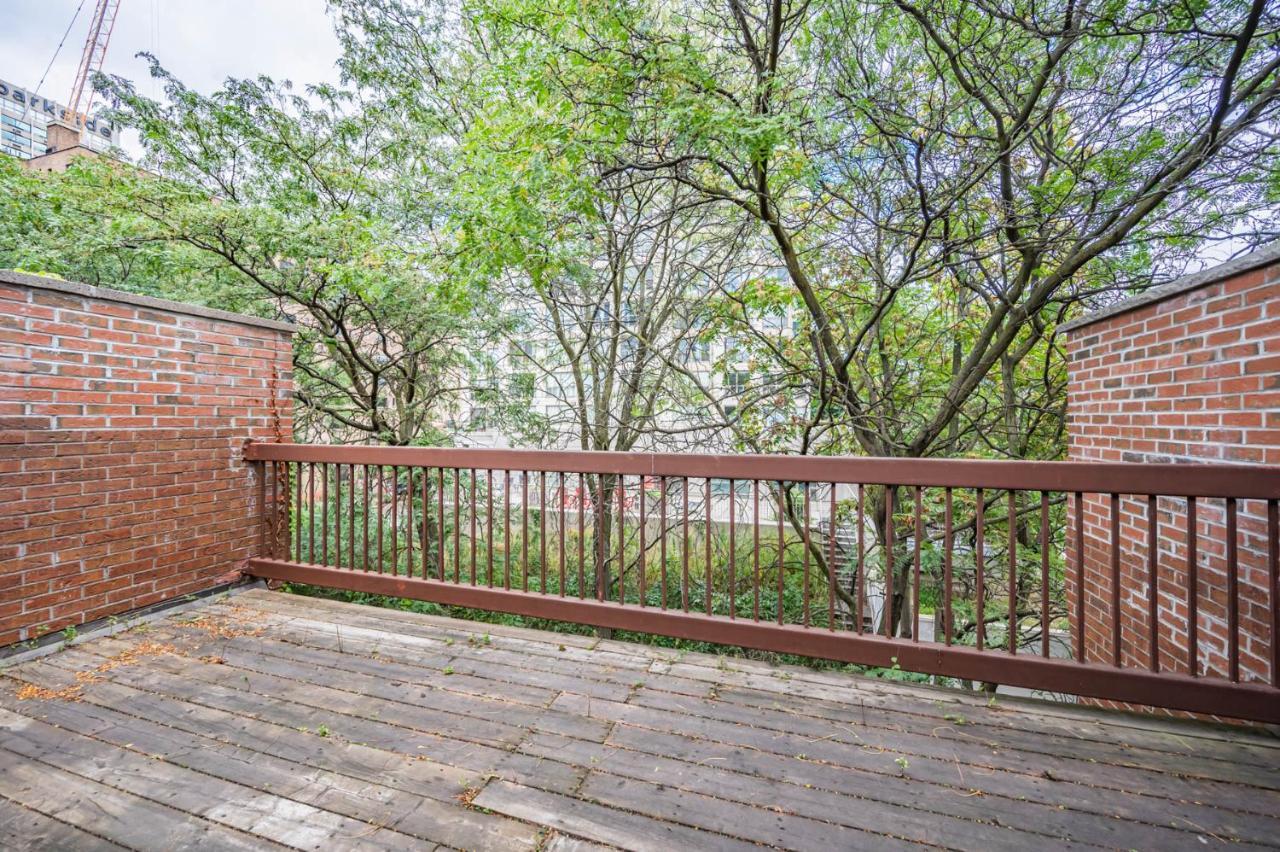 Beautiful Property In Downtown Core Close To Subway Station! Toronto Eksteriør bilde
