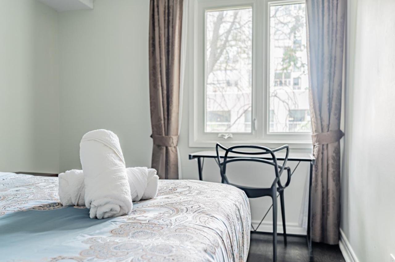 Beautiful Property In Downtown Core Close To Subway Station! Toronto Eksteriør bilde