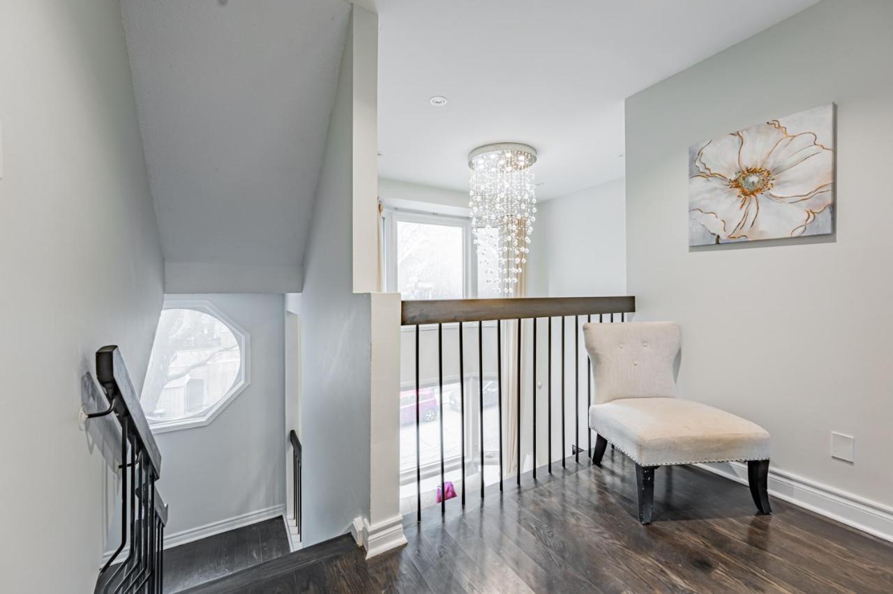Beautiful Property In Downtown Core Close To Subway Station! Toronto Eksteriør bilde